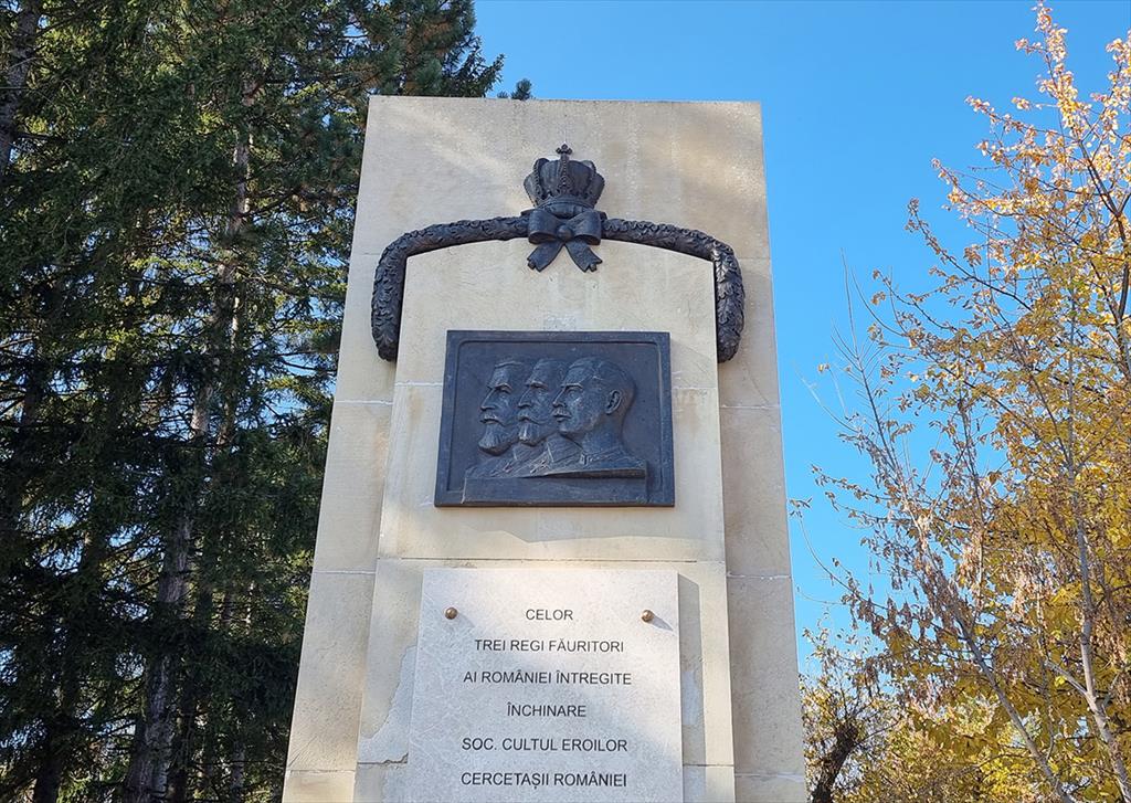 De Ziua Armatei și la Centenarul Regelui Mihai I, la Breaza a fost dezvelit ”Monumentul celor Trei Regi”