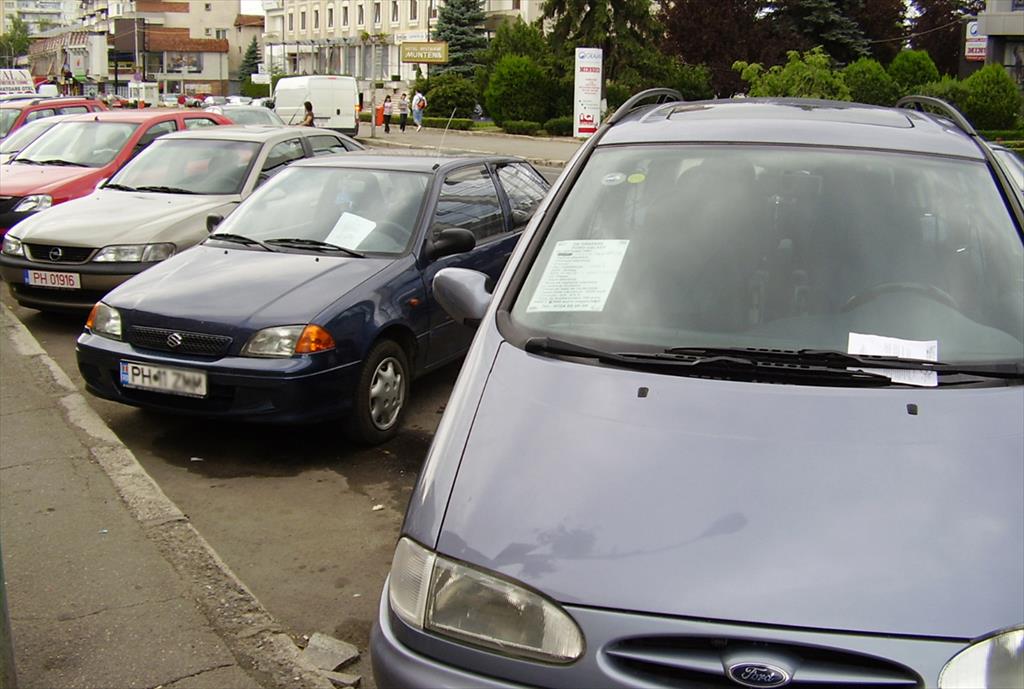 Parcarea mașinilor, în scopul comercializării lor, va fi complet interzisă pe domeniul public din Câmpina