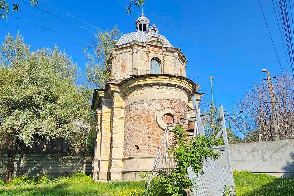 Primăria Câmpina a obținut finanțare europeană pentru restaurarea Capelei Hernia, exact când monumentul istoric împlinește 160 de ani de existență