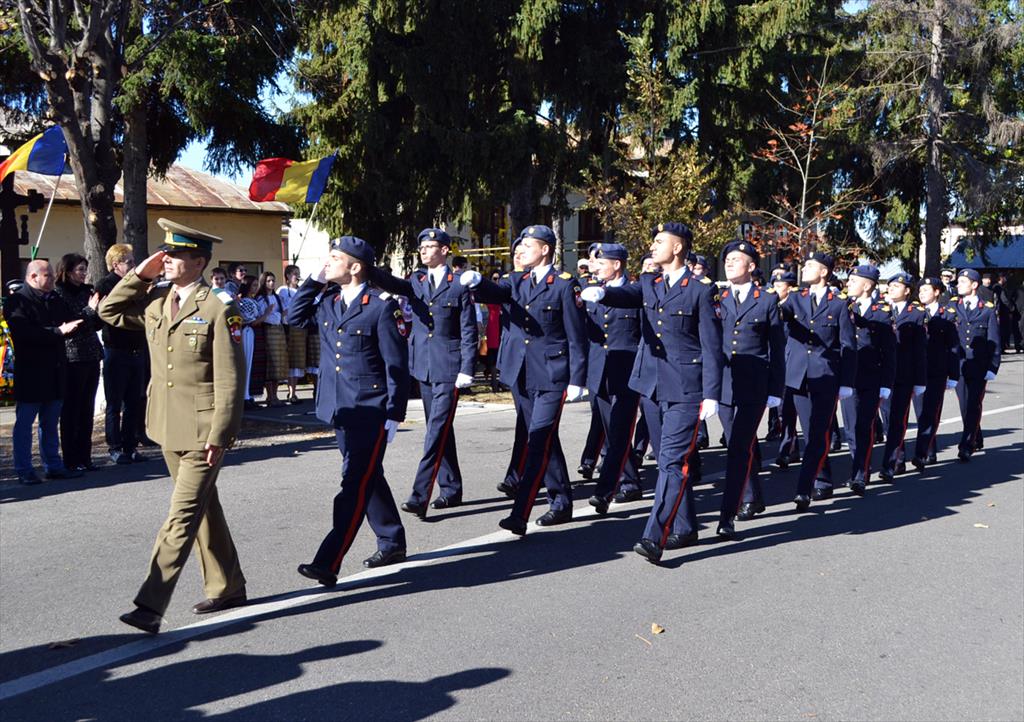 Ziua Armatei, marcată (nu sărbătorită) la Câmpina, la Troița Eroilor din Cartierul Slobozia