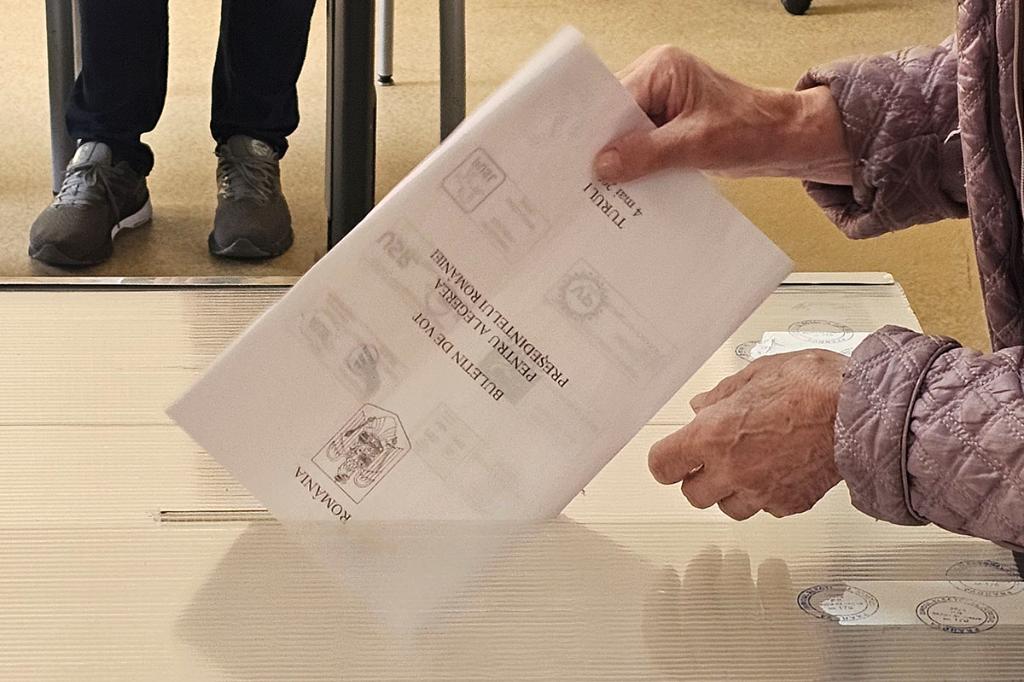 Alegeri prezidențiale 2025, turul I. Peste 11.000 de persoane au votat la Câmpina. Prezența la vot, ora 16.00 - 38,13%