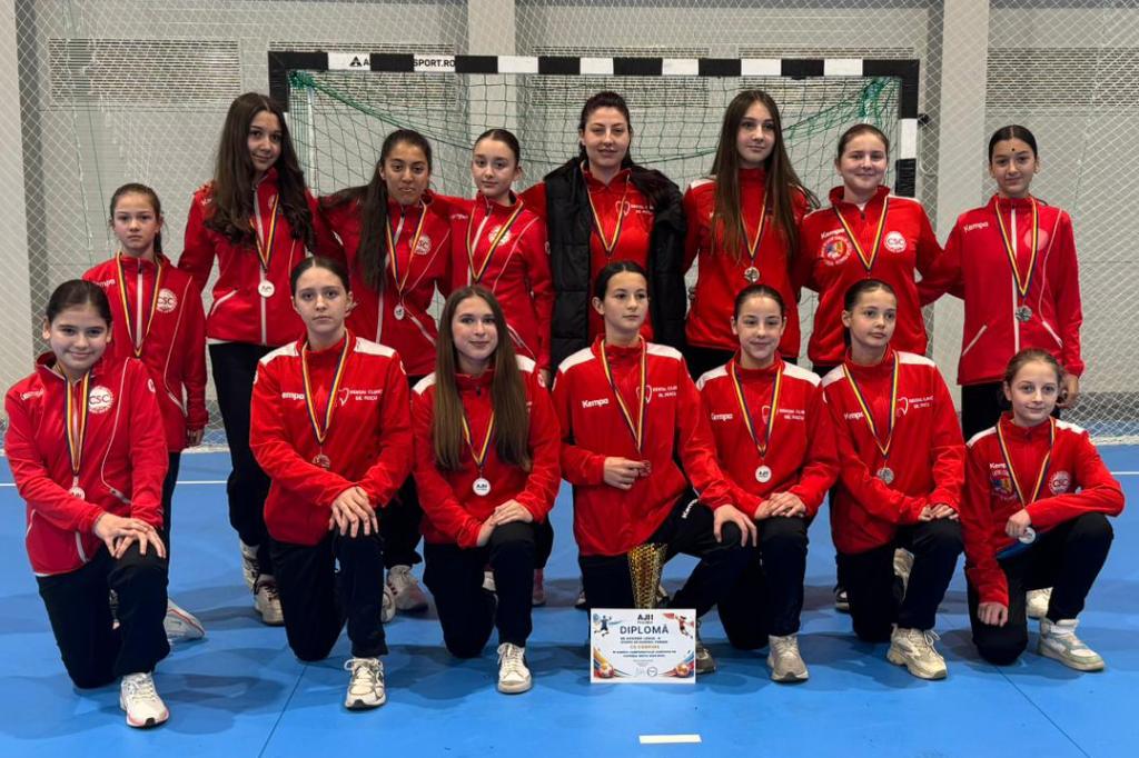 Cele mai mici handbaliste de la CS Câmpina s-au calificat la turneul regional