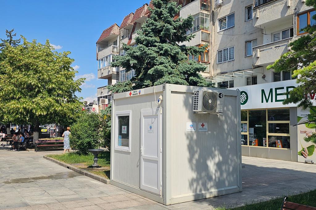 În centrul Câmpinei, pe perioada caniculei, funcționează un centru de prim-ajutor