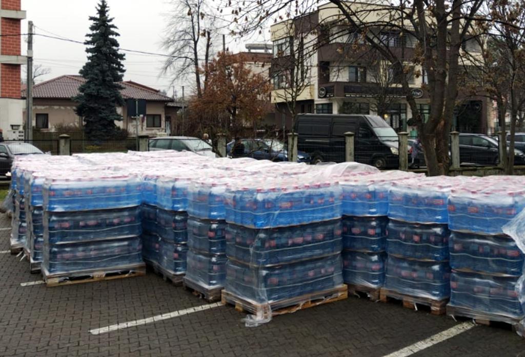 Apă îmbuteliată la Colegiul “Grigorescu” Câmpina, pentru cei care ies de la serviciu după ora 16.00