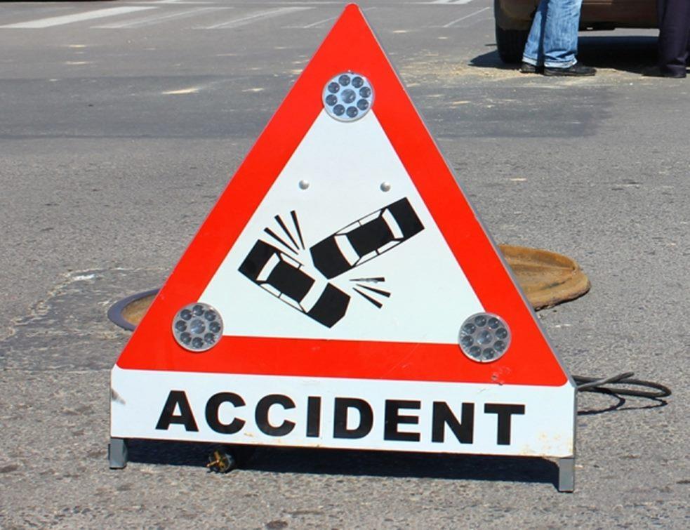 Accident pe DN1, la Cornu. O mașină în care se aflau cinci ocupanți s-a răsturnat