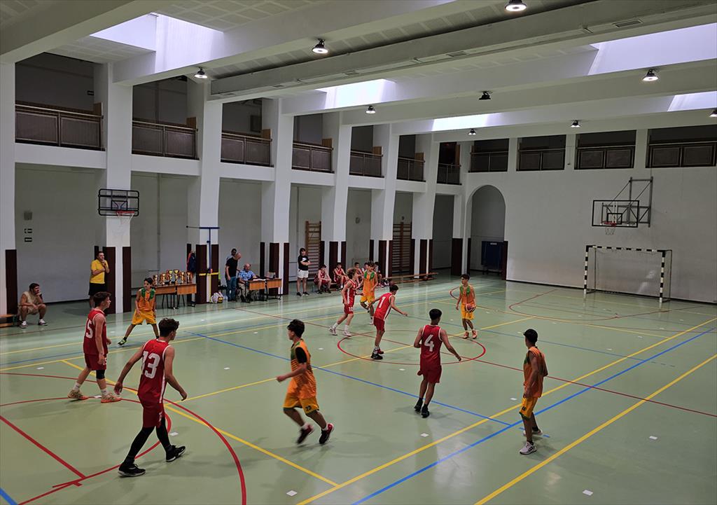 Baschetbalistele de la CS Câmpina se vor putea antrena în sala de sport a Școlii Centrale