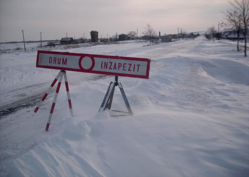Două drumuri județene închise în Prahova și patru localități fără curent