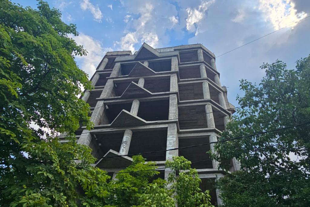 Controverse în jurul unui studiu de oportunitate care vizează zona ”Turnului înclinat” din Câmpina