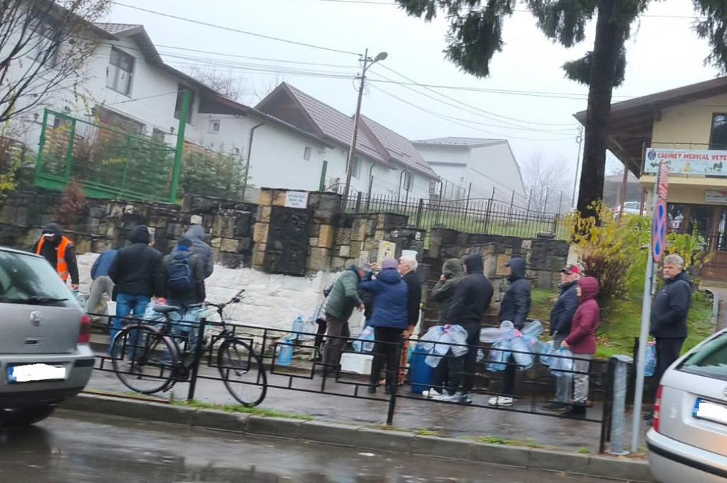 Criza apei și o întoarcere în timp - cozi la Șipot ca acum jumătate de secol