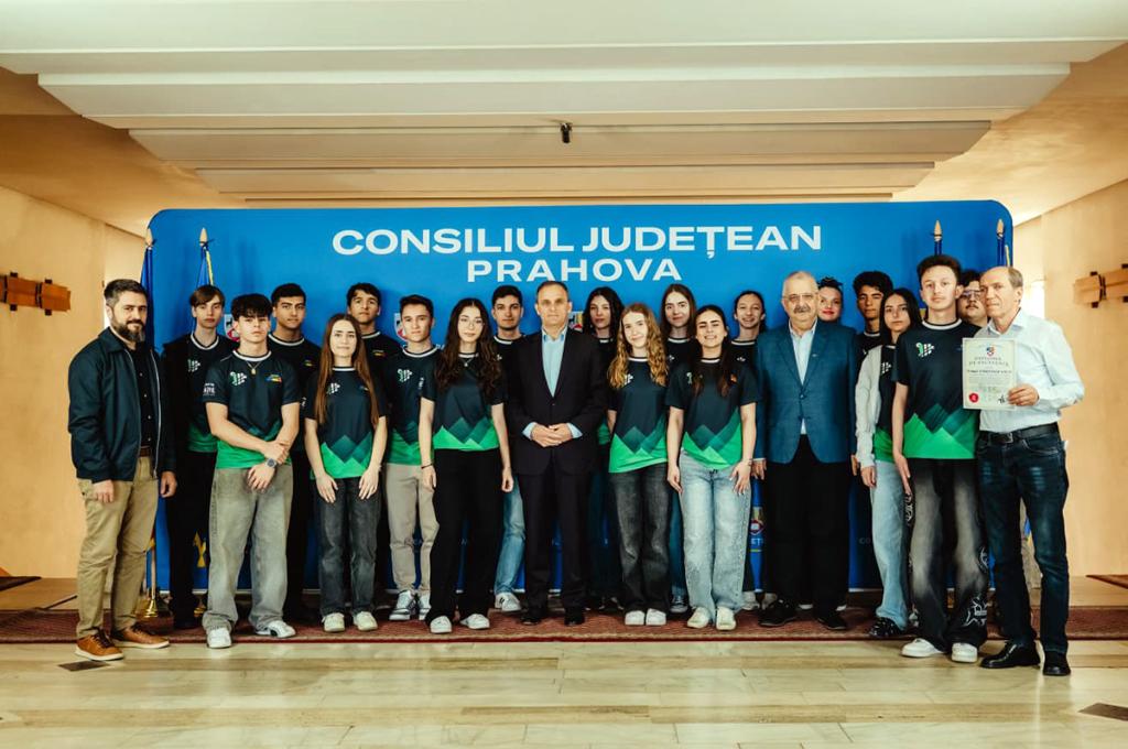 Echipa de robotică de la CNNG Câmpina, premiată de Consiliul Județean Prahova