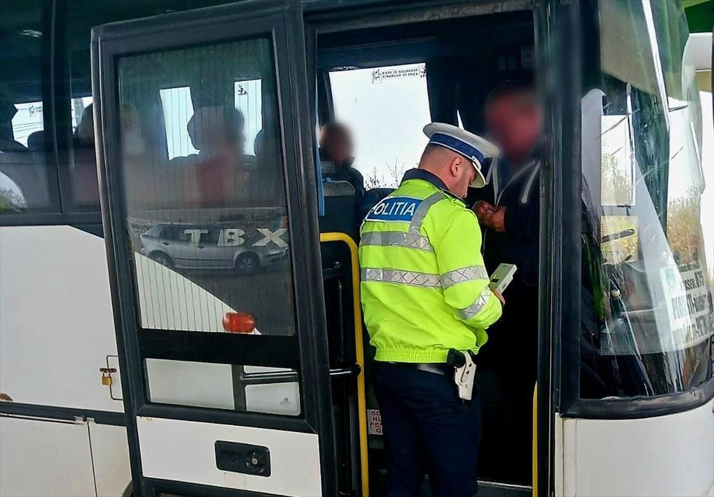 Acțiuni ale polițiștilor prahoveni privind transportul public de călători și de marfă din județ