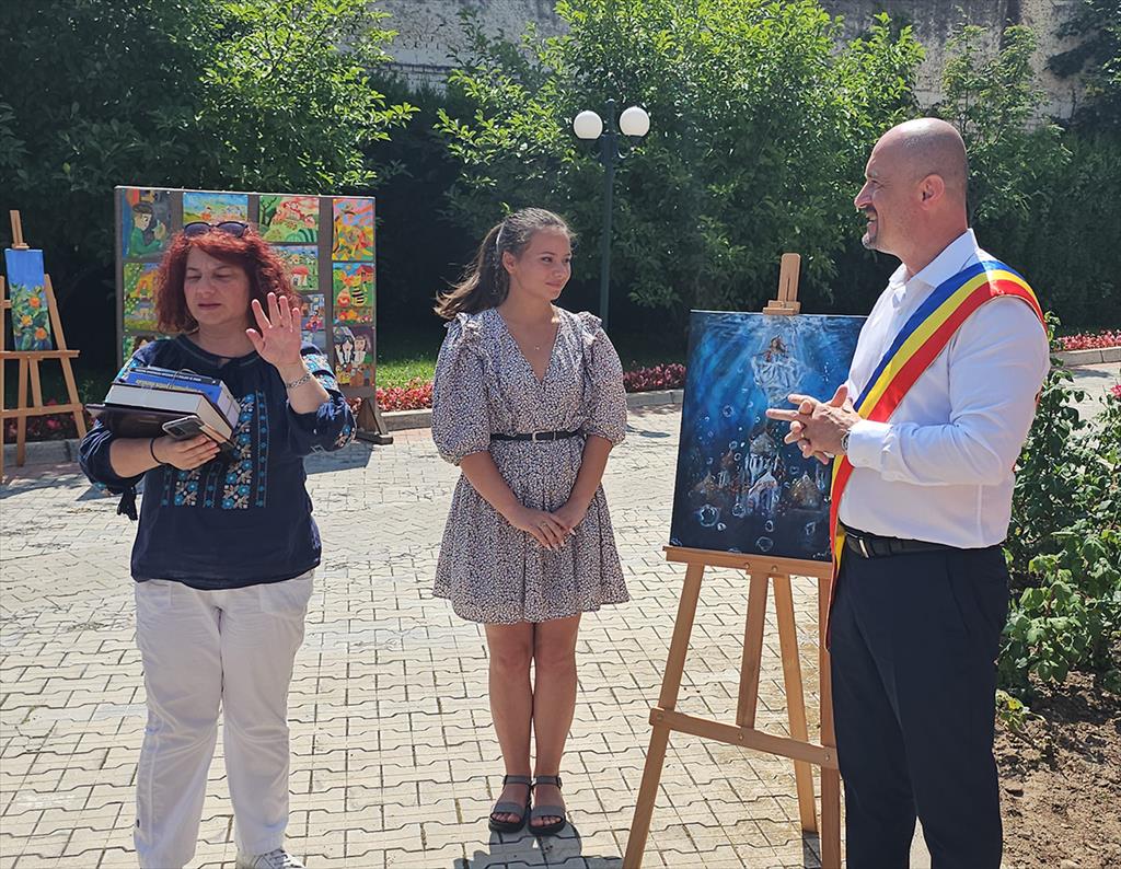La Câmpina se desfășoară tabăra de pictură pentru elevi, la care participă și copii din Cahul