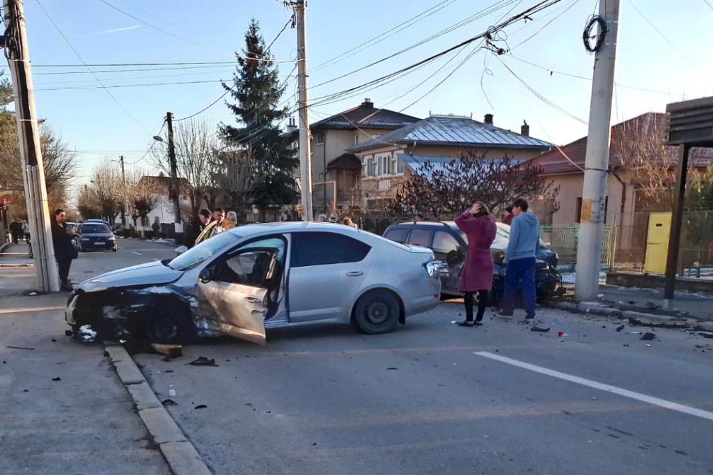 Accident pe Strada IH Rădulescu din Câmpina. Trei persoane, între care și un copil, au ajuns la spital