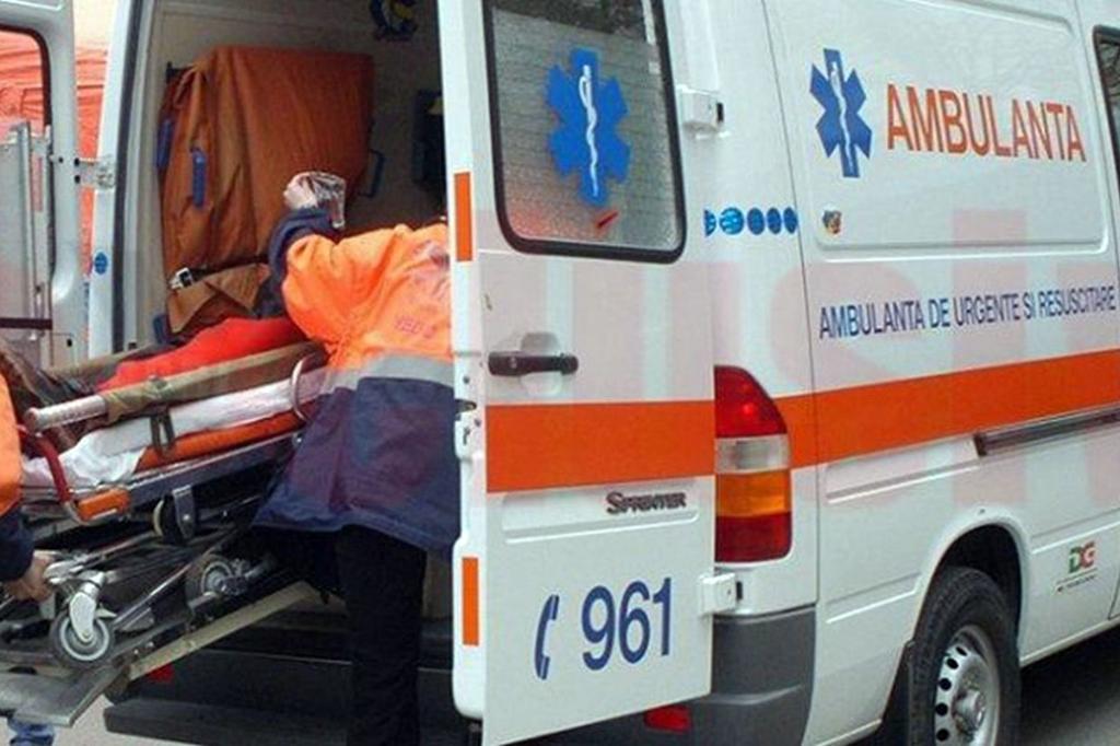 Accident la Șotrile, pe drumul Câmpina - Valea Doftanei. Un motociclist de 22 ani a ajuns la spital