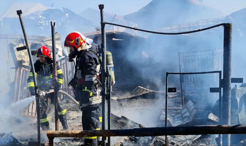 Trei case cuprinse de flăcări la Filipeștii de Târg, sat Mărginenii de Jos