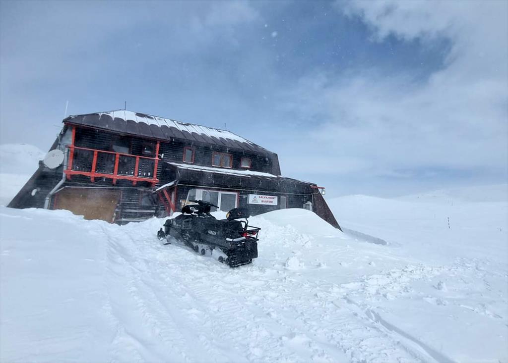 Salvamontiștii atenționează asupra riscului ridicat de avalanșă în Munții Bucegi