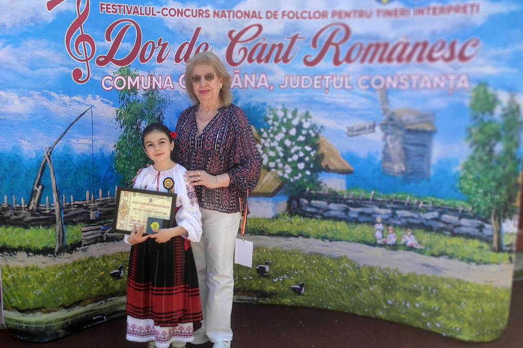 Ioana Carolina Bucur, de la Grupul ”Florile Prahovei” Câmpina, locul al doilea la Concursul ”Dor de cânt românesc”