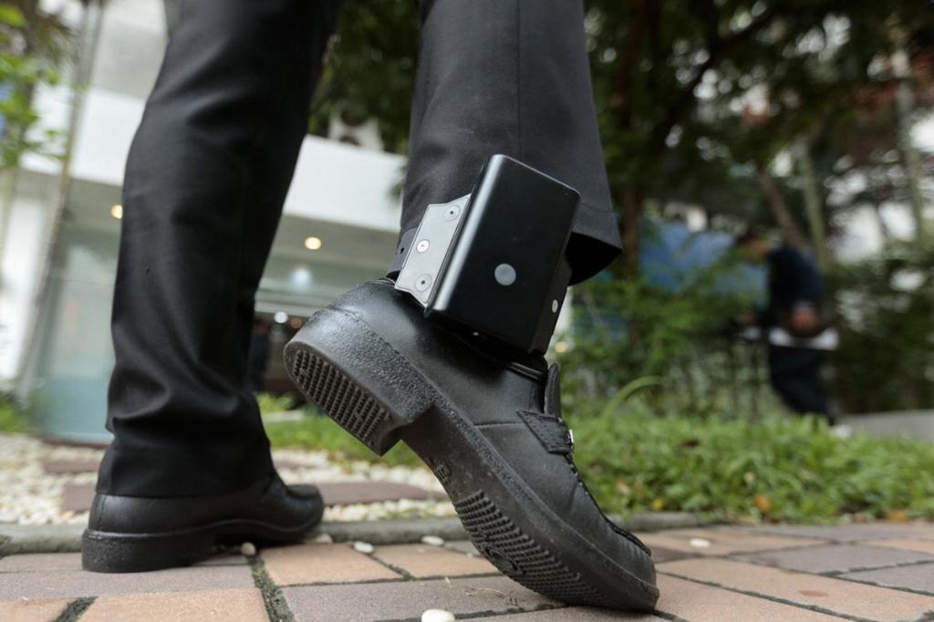 Tânăr de 18 ani, arestat preventiv pentru încălcarea ordinului de protecție și violare de domiciliu