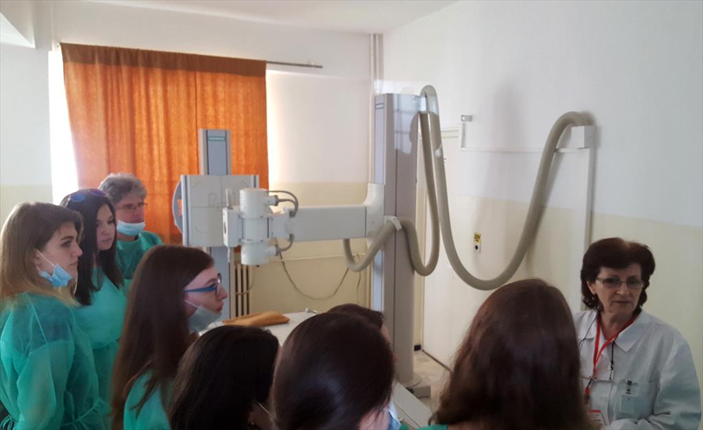 Școala Altfel - liceenii de la CNNG au vizitat Policlinica și Spitalul Municipal Câmpina