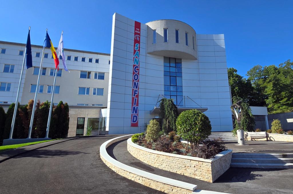 Copil tratat de scolioză la SanConfind. Rezultate excelente după șase luni