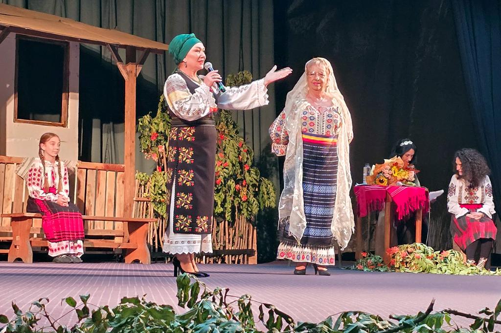 Artiști din Moldova, Ucraina și România s-au reunit la Câmpina pentru a o sărbători pe Ofelia Haranguș la împlinirea a 40 de ani de la debut
