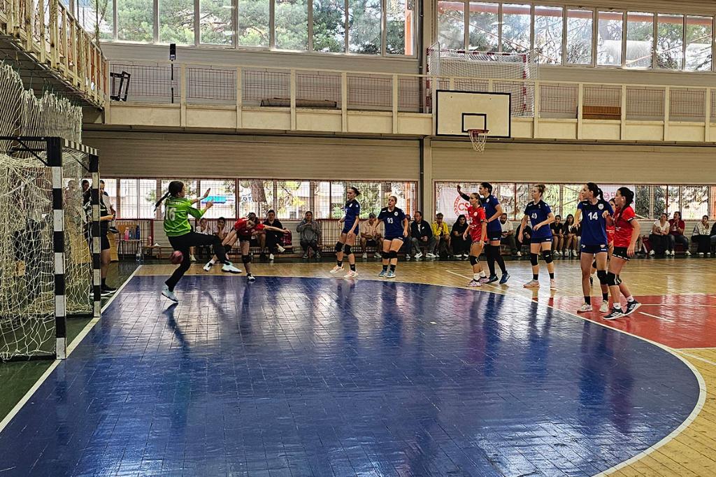 Handbal feminin, juniori II. CSM Ploiești - CS Câmpina 44-28
