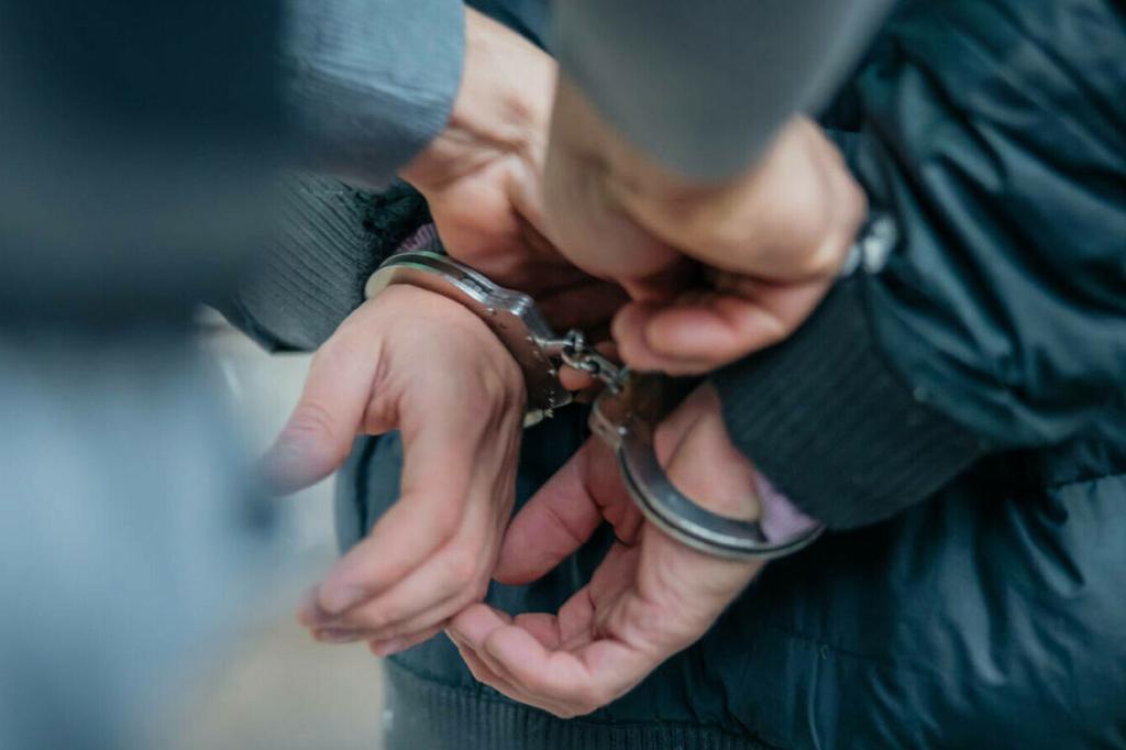 În Prahova, un bărbat de 50 ani a fost reținut pentru agresiune sexuală asupra unei fete de 17 ani cu dizabilități