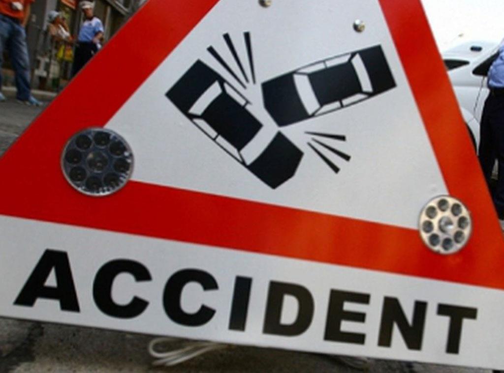 Accident pe DN1, între Câmpina și Ploiești. O femeie a fost acroșată de un autoturism