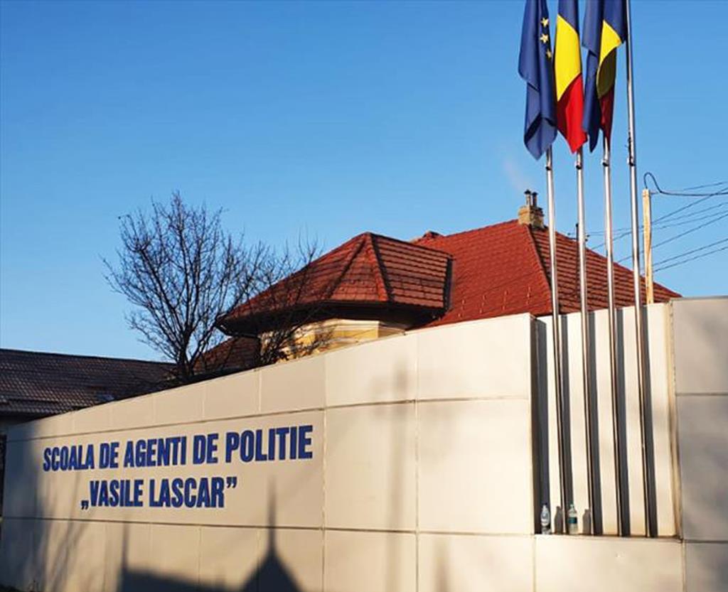 3.500 euro - ”șpaga” pentru intrarea la Școala de Poliție Câmpina. Un fost polițist, reținut, după ce a fost prins în flagrant