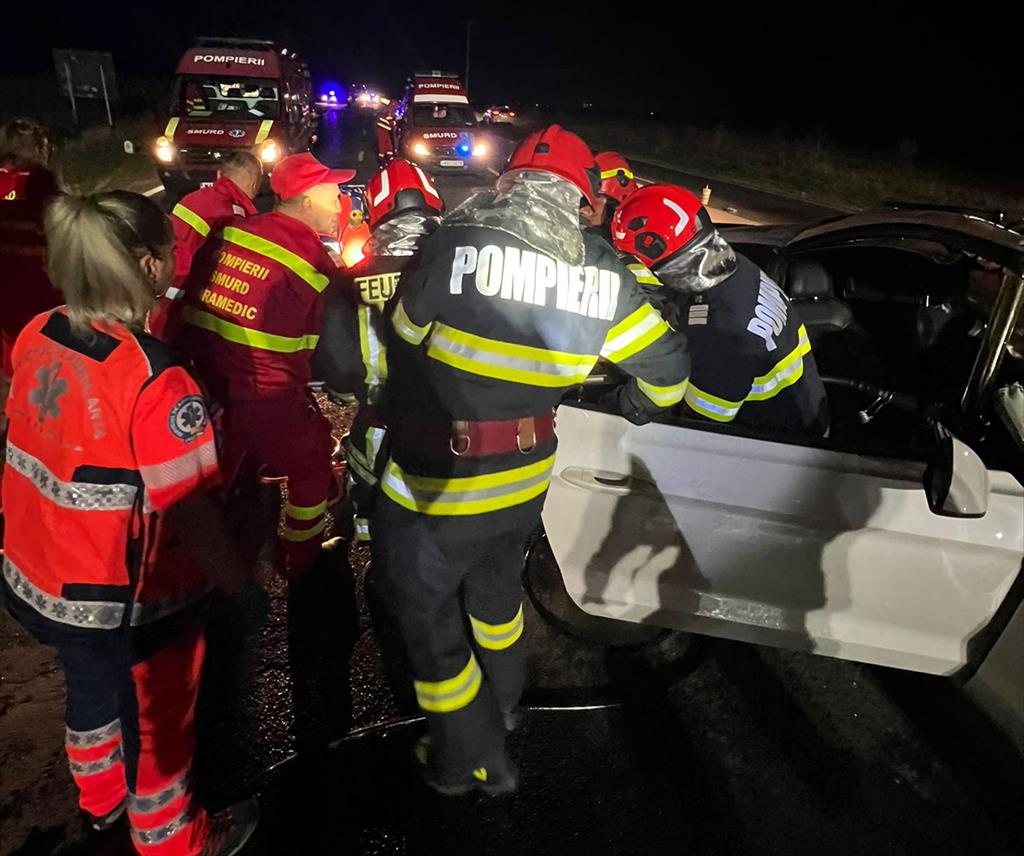 Accident grav pe DN1, la Bănești, în noaptea de sâmbătă spre duminică. O persoană și-a pierdut viața, iar alte două au fost rănite