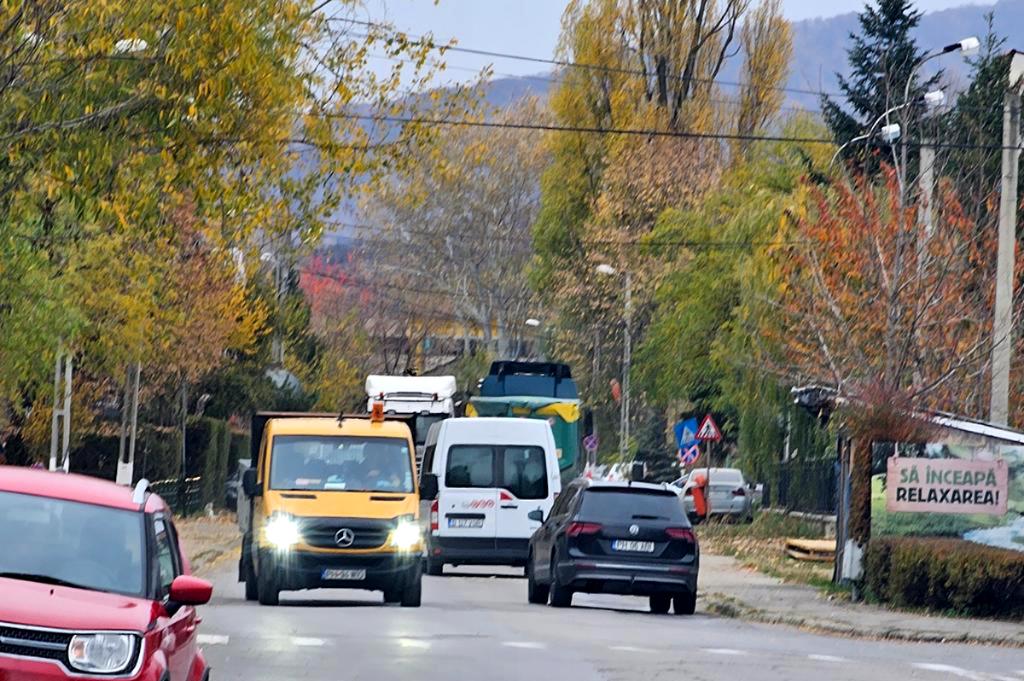 Constructorul a sistat lucrările de apă și canalizare de la Câmpina fără a anunța pe nimeni. HidroPrahova i-a trimis notificări pentru reluarea urgentă a activității