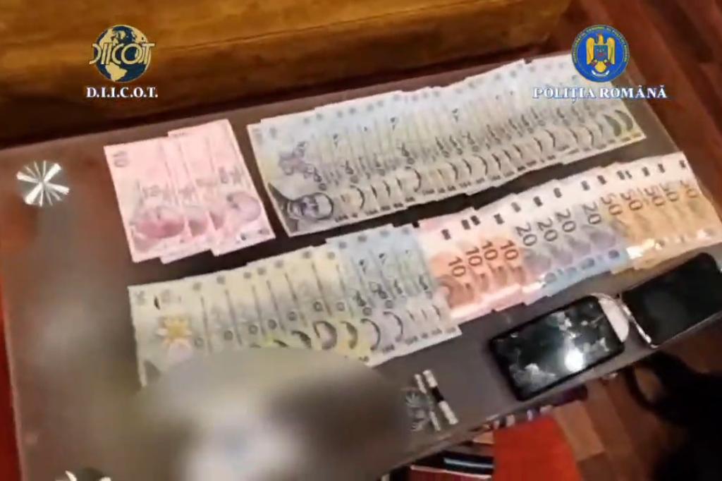 În Prahova, patru persoane au fost reținute pentru trafic de droguri de mare risc