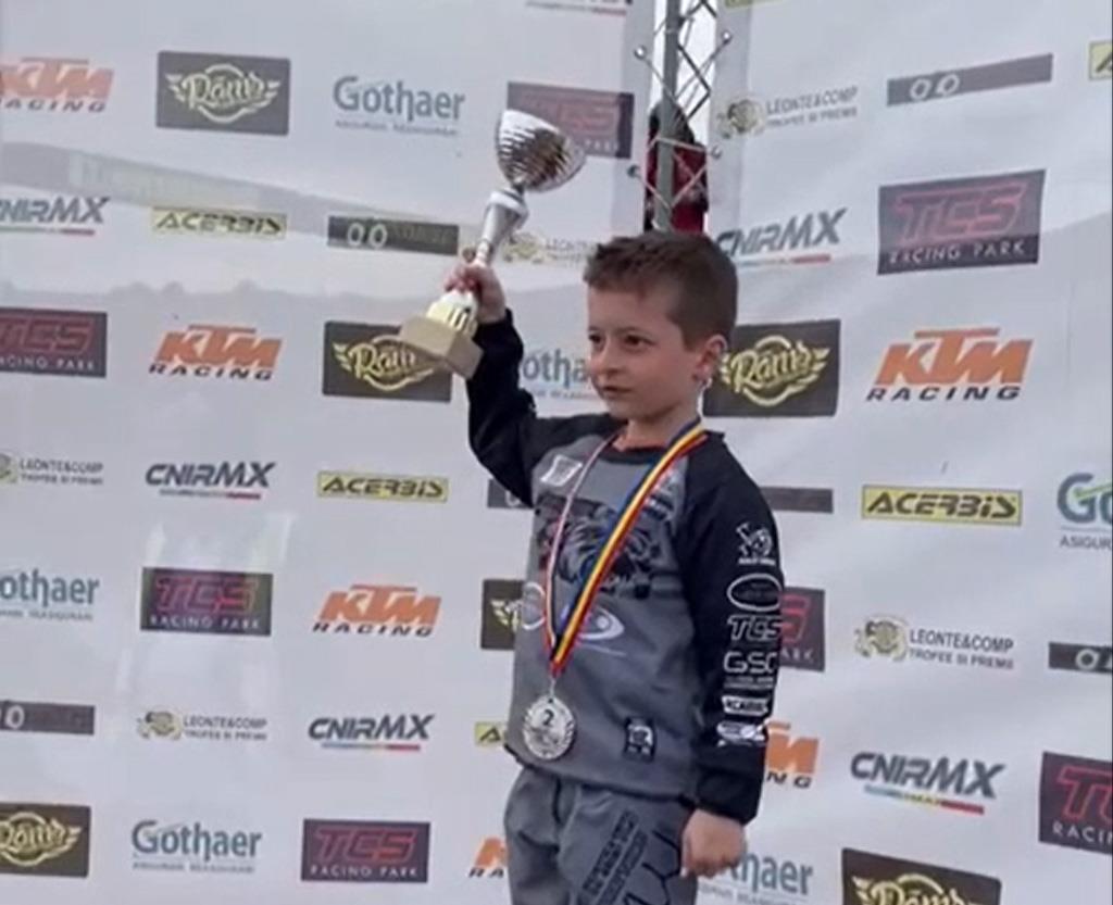 Darius Vintilă, un copil din Poiana Câmpina, locul al doilea la prima sa competiție națională de motocros
