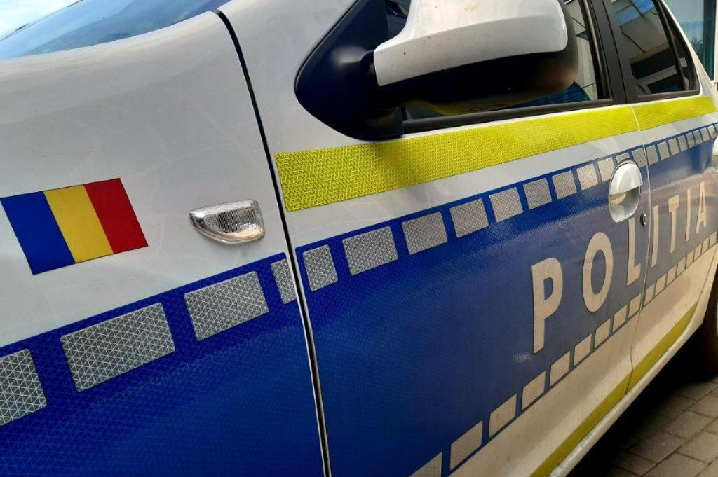 Bărbat de 76 ani, reținut de polițiștii câmpineni. Avea suspendat dreptul de a conduce, iar la mașină montase plăcuțe cu număr fals de înmatriculare