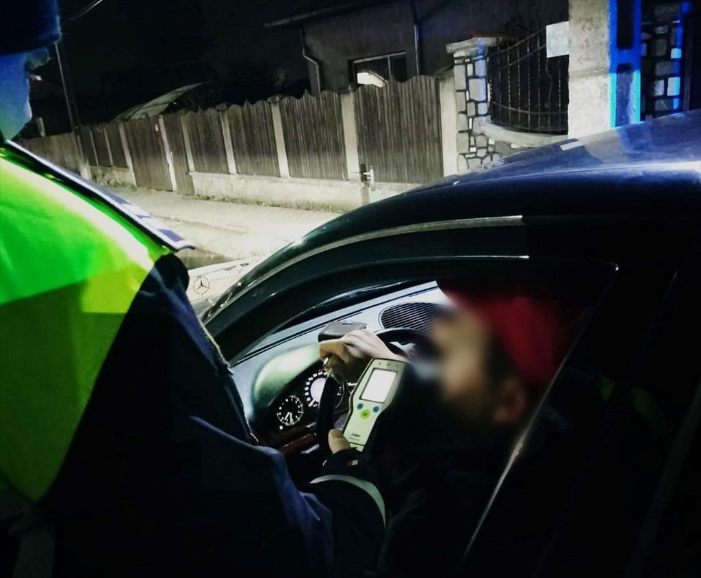 Doi șoferi din Câmpina s-au ales cu dosare penale - unul pentru alcool, altul pentru că avea permisul anulat