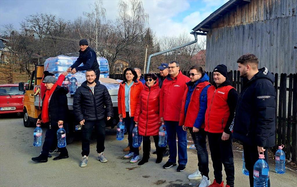 PSD Câmpina a distribuit apă îmbuteliată locuitorilor din Cartierul Voila și unor centre sociale