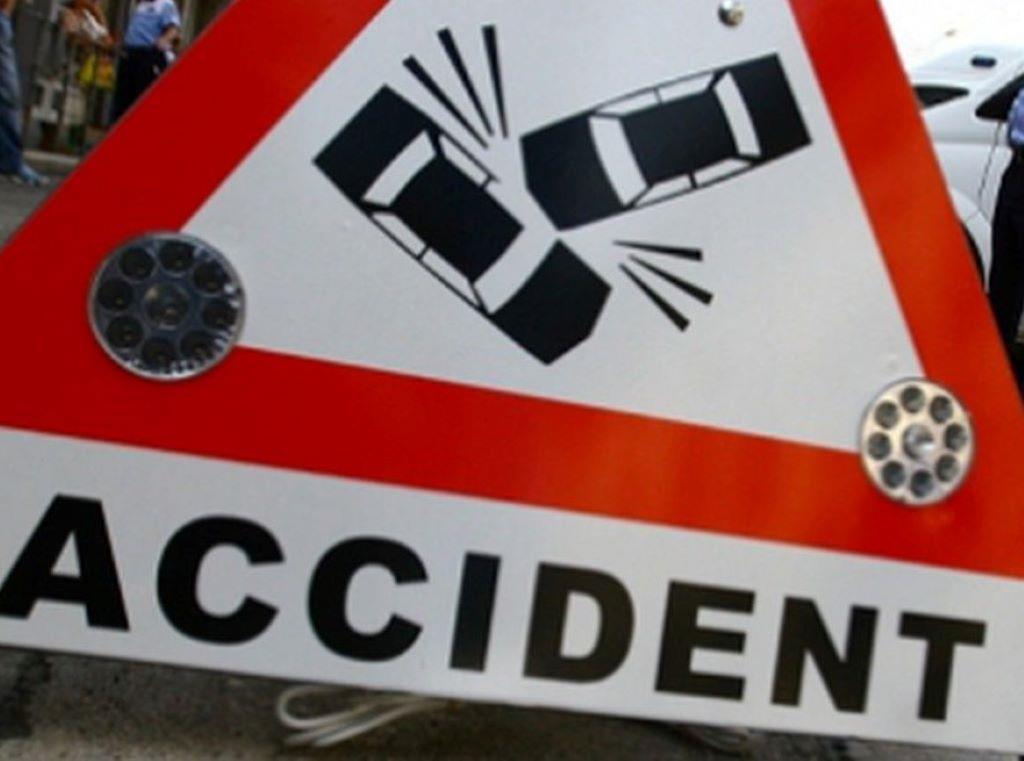 Accident la Posada, pe DN1. Conducătorul autoturismului implicat, un bărbat de 53 ani, a ajuns la spital