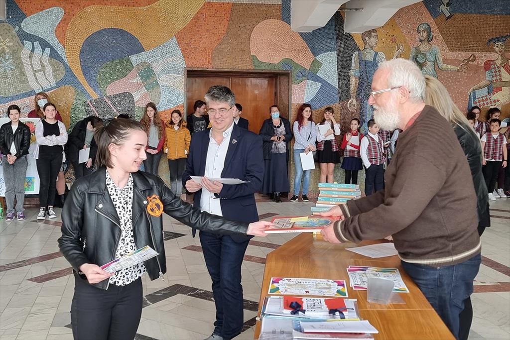 112 lucrări înscrise la concursul ”Scrie o poveste”, organizat de Biblioteca Municipală Câmpina