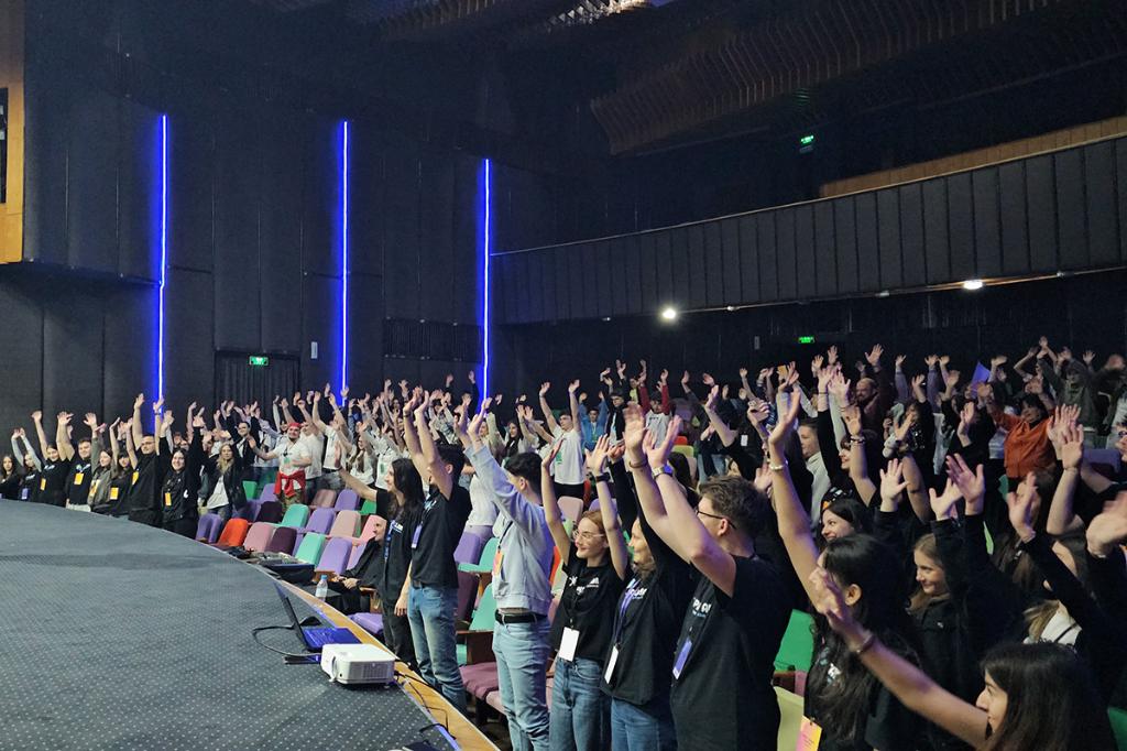 Conferința Peacejam la Câmpina, zeci de tineri dezbat tainele tehnologiei viitorului