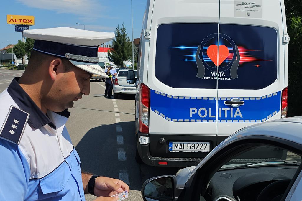 Un bărbat de 45 ani a fost lovit mortal de o mașină pe o șosea din Prahova