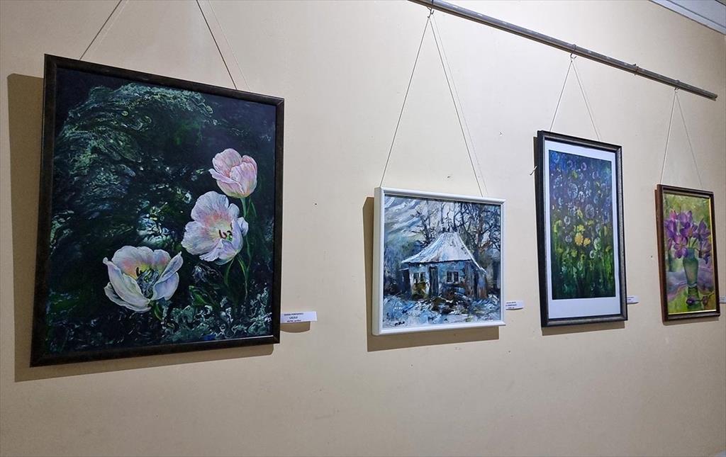 Emoții printre culori. Zece pictori din Cahul expun la Casa de Cultură ”Geo Bogza” Câmpina
