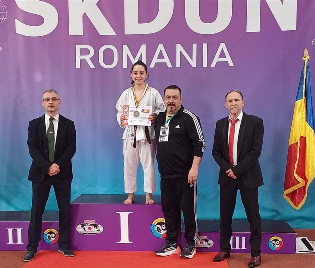 Un titlu de campion național și alte 13 medalii pentru sportivii de la Aiko Câmpina la Naționalele de Karate SKDUN
