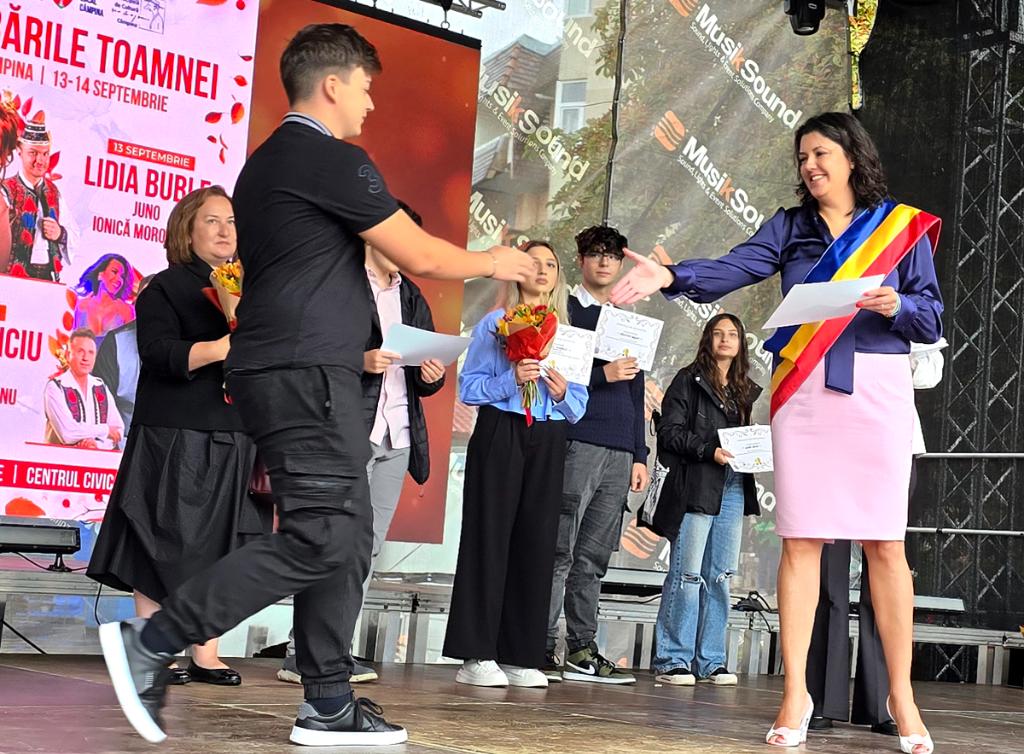 Premierea elevilor cu rezultate deosebite la olimpiadele și concursurile școlare