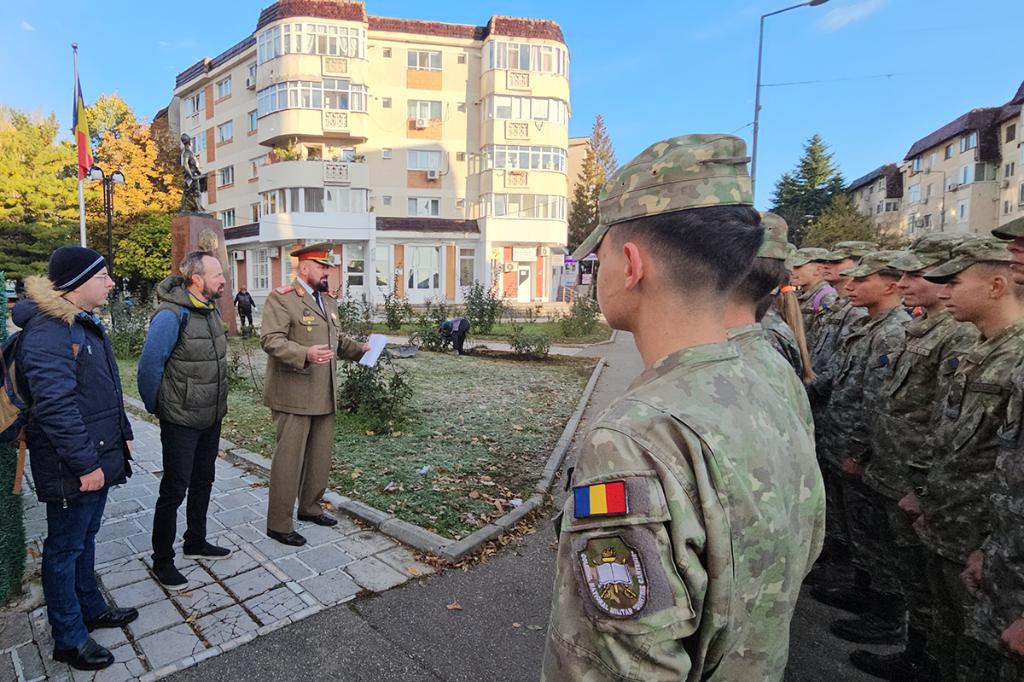 Elevi ai Colegiului Militar ”Dimitrie Cantemir” Breaza au vizitat sediul asociației rezerviștilor militari din Câmpina