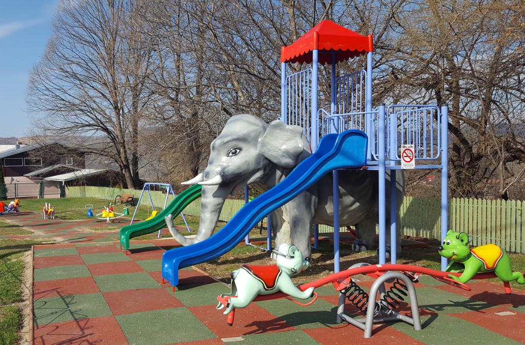 La Câmpina, toate locurile de joacă pentru copii vor fi monitorizate video