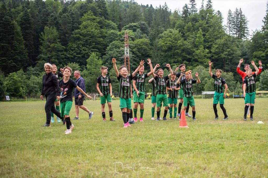 Regalul fotbalistic de la poalele Caraimanului a adus bucurie sutelor de copii participanți