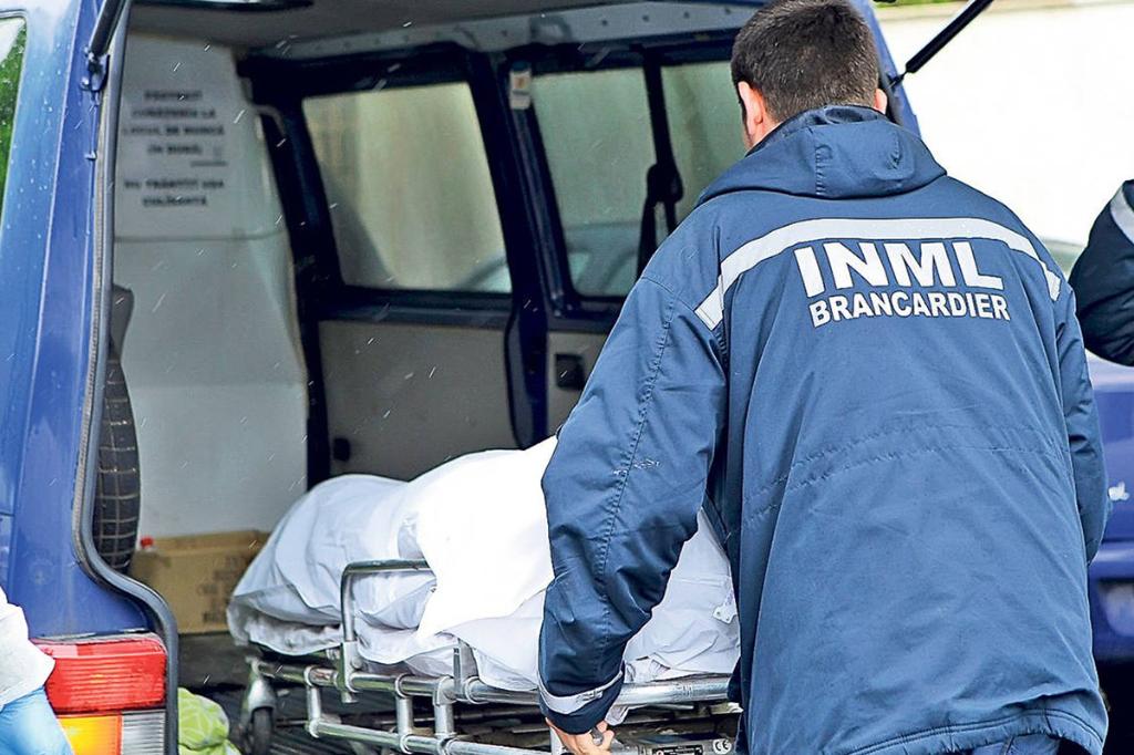 Un bărbat de 41 ani a fost găsit mort într-o mașină, pe un drum forestier din Prahova