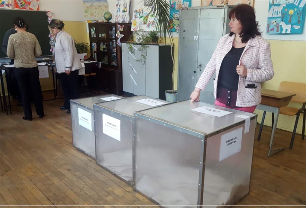 Alegeri europarlamentare și referendum 2019. Câmpina - 10,10%, prezența la vot la ora 10.30
