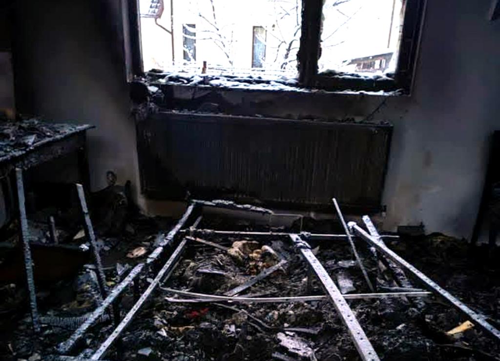 Familiile din Brebu, ale căror case au ars, au nevoie de sprijinul nostru, al tuturor