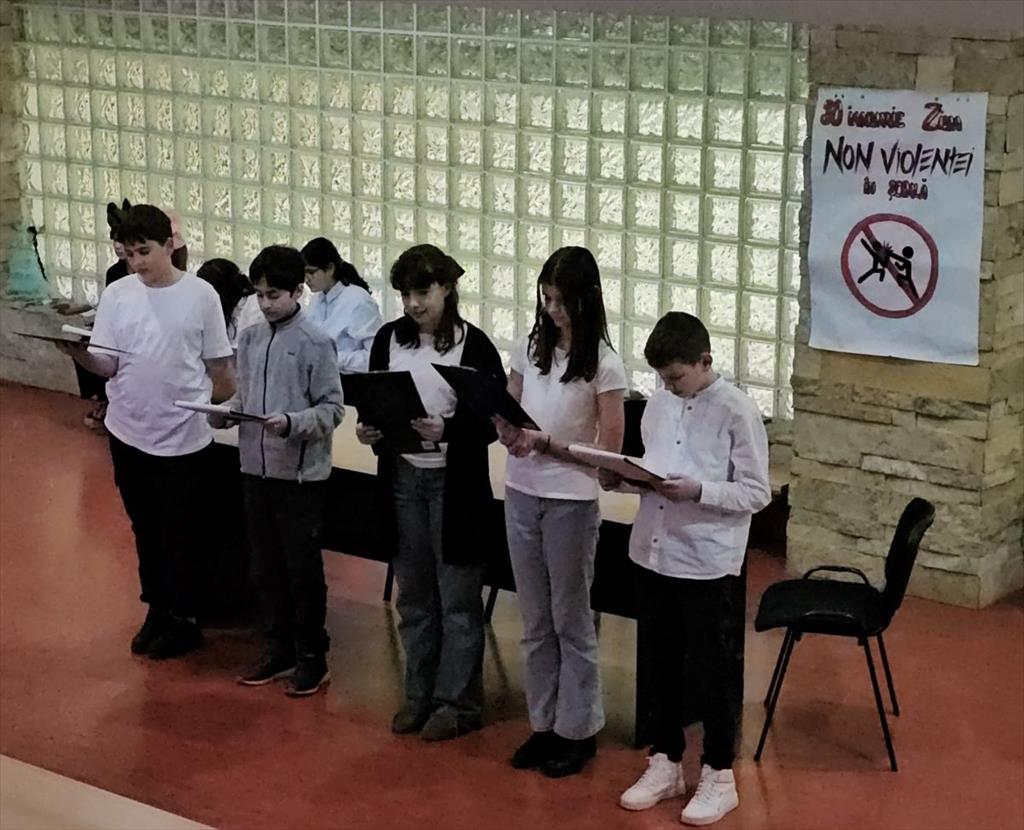 La Școala Centrală Câmpina s-a încheiat Săptămâna Nonviolenței cu o acțiune comună alături de Colegiul Național ”Nicolae Grigorescu”